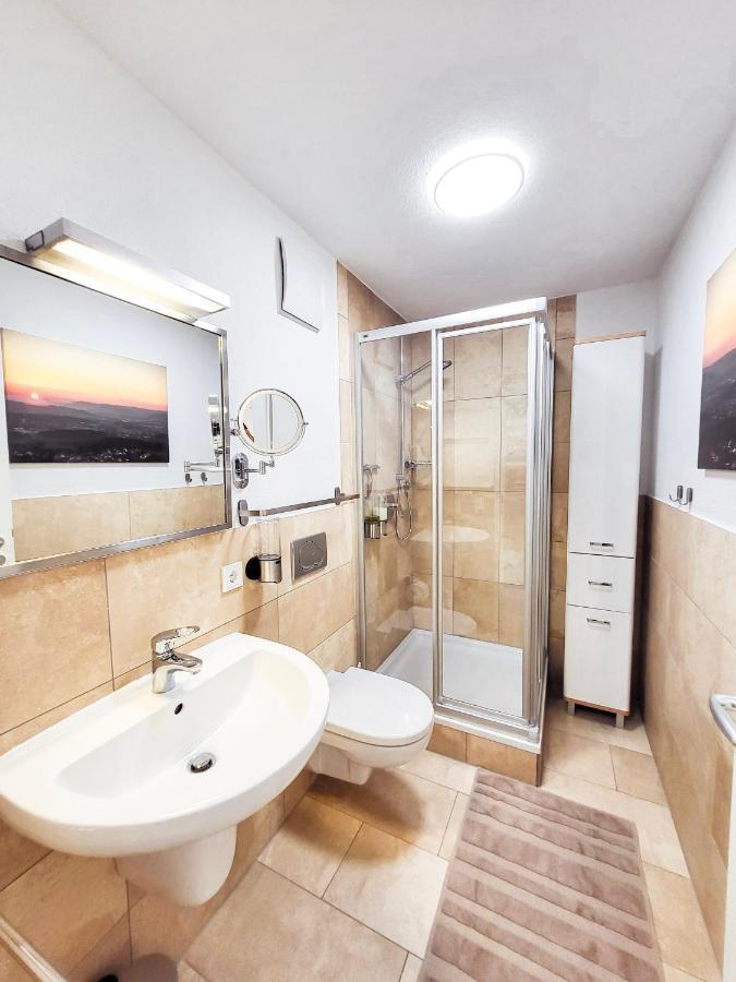 Zentrale Ferienwohnung In Aalen City Mit 4-Sternen Ngoại thất bức ảnh